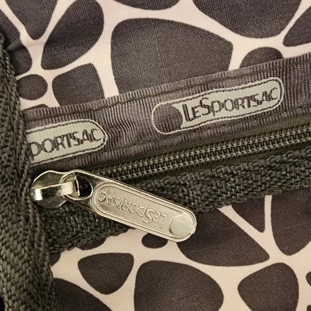 Lesportsac stylish versatile